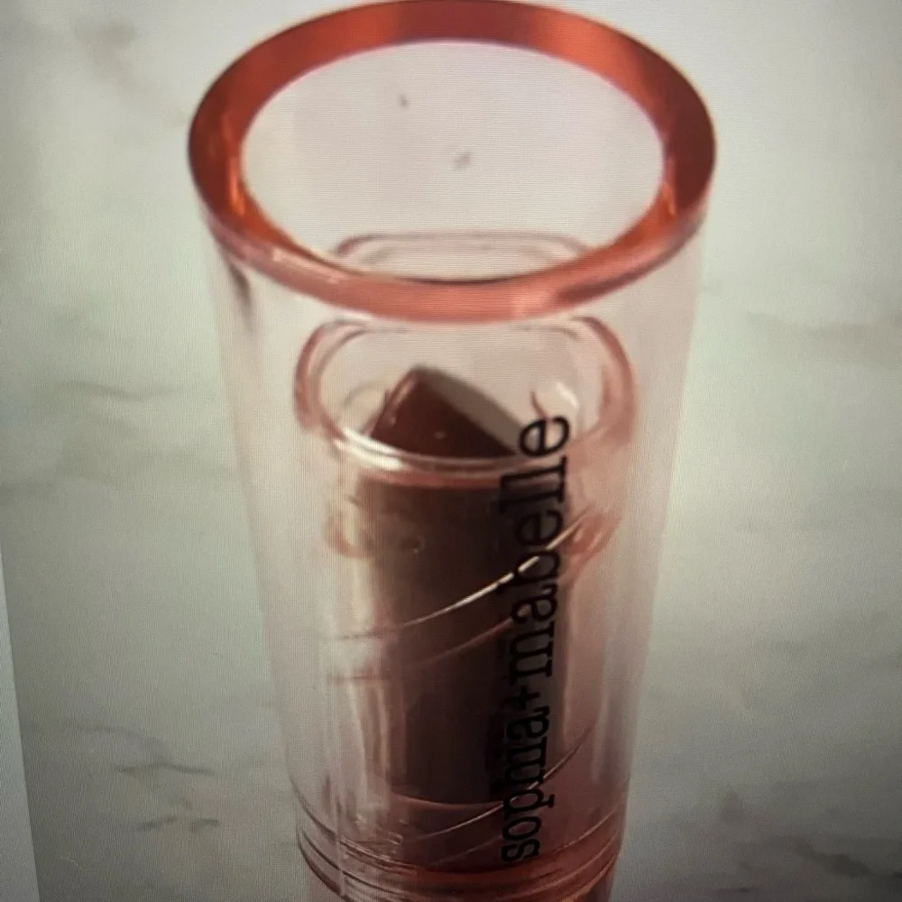 Hydrating Hybrid 2-in-1 Lipstick Balm